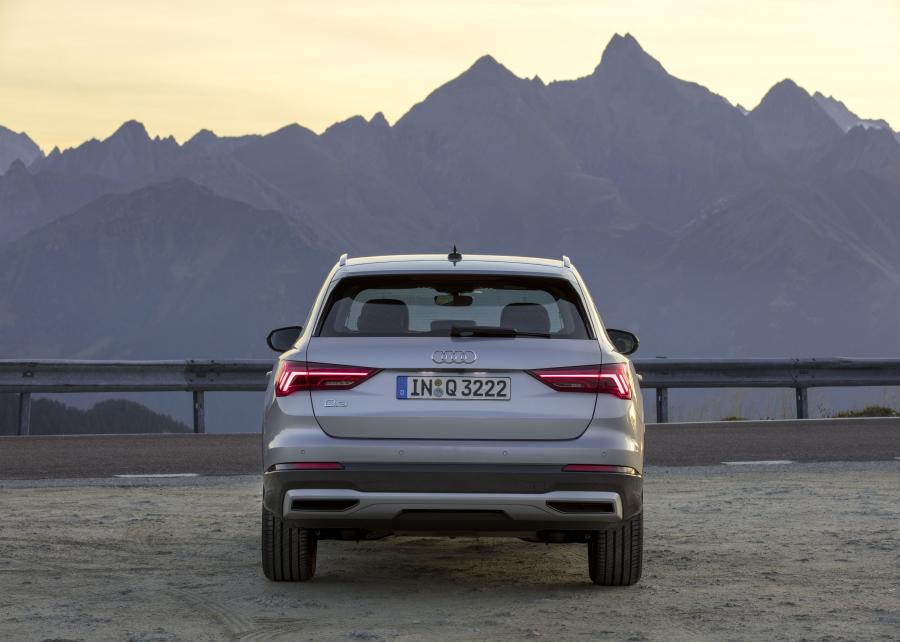  Audi Q3 Advanced 2018 года  (WW) (фото 43 из 46)